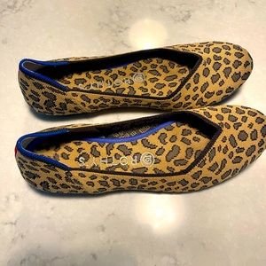 Size 8 classic Rothy’s flat. Small Cat Print.